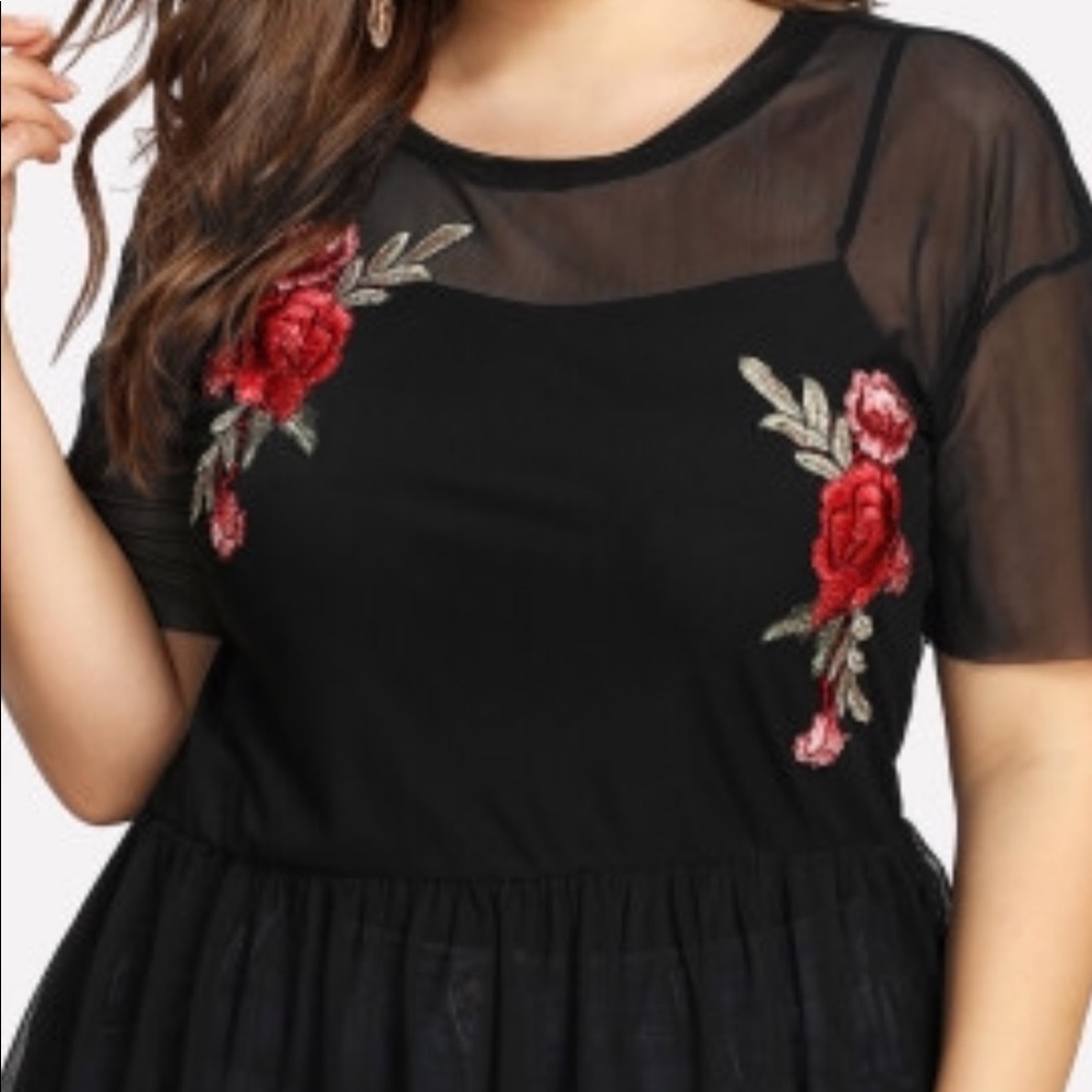 Short sleeve top with Rose appliqué
